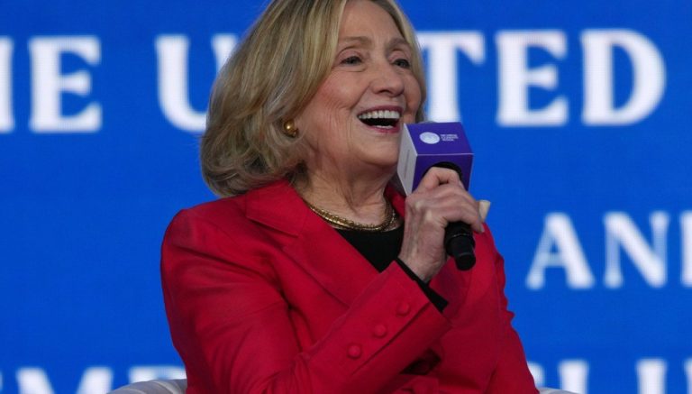 Paul Rudd, Hillary Clinton, Lin-Manuel Miranda to Host NYC Karaoke Fundraiser